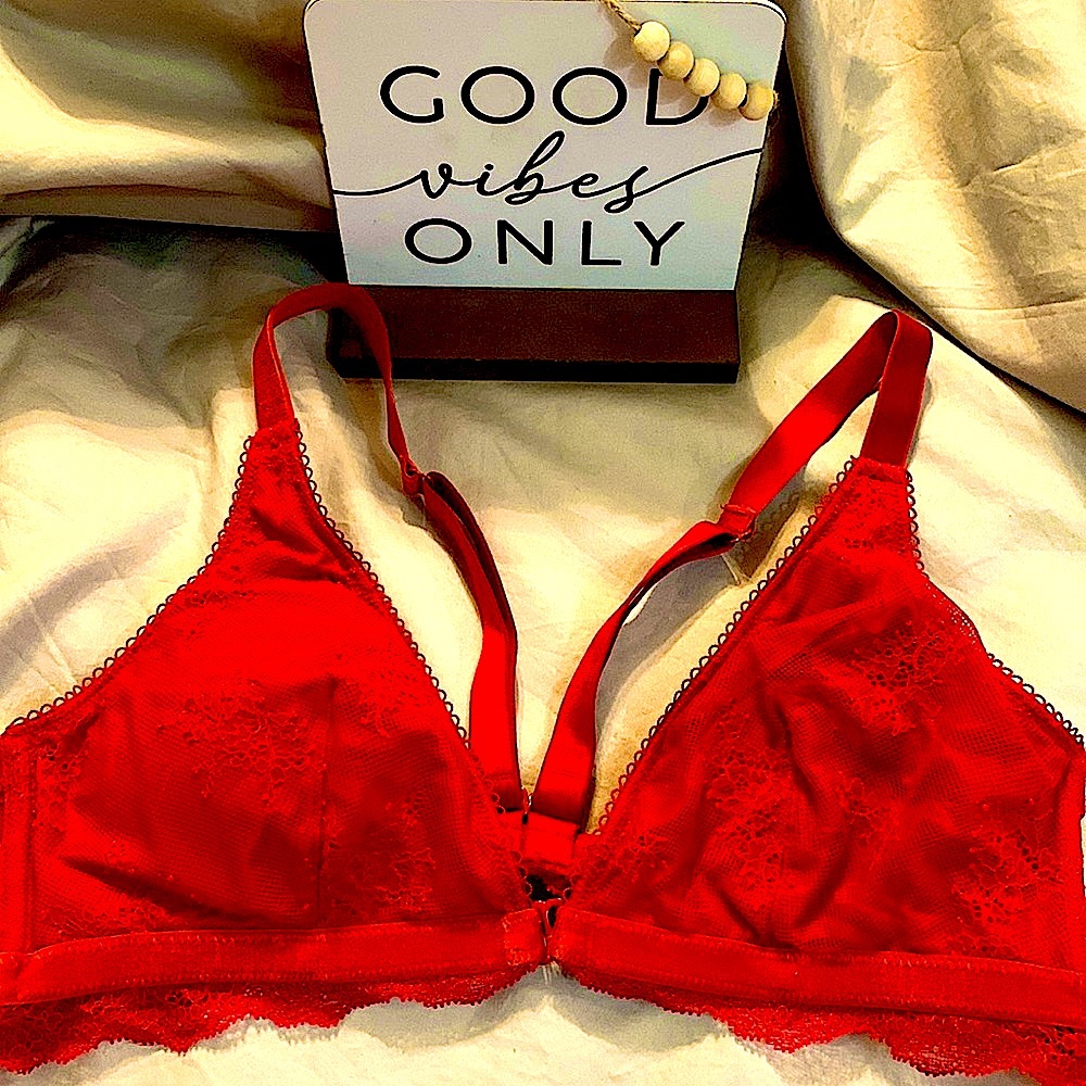 Victoria’s Secret Bralette Size Large Velvet, Satin and Lace!